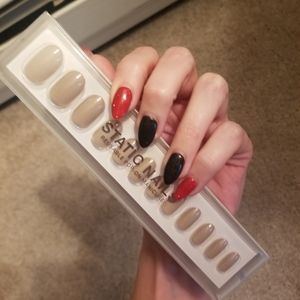 Static Nails Reusable Pop-on Manicure